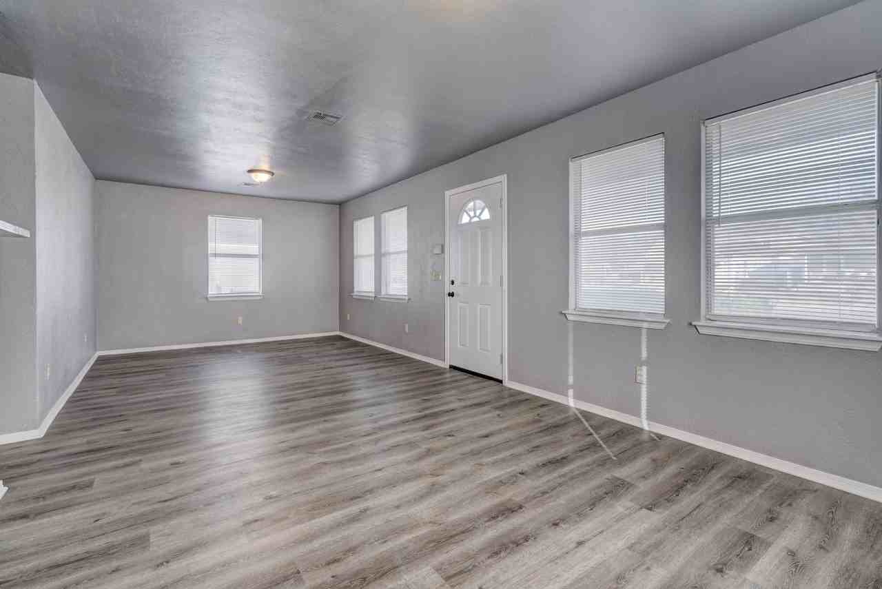 1736 Nw 7th St - Photo 2 of 9