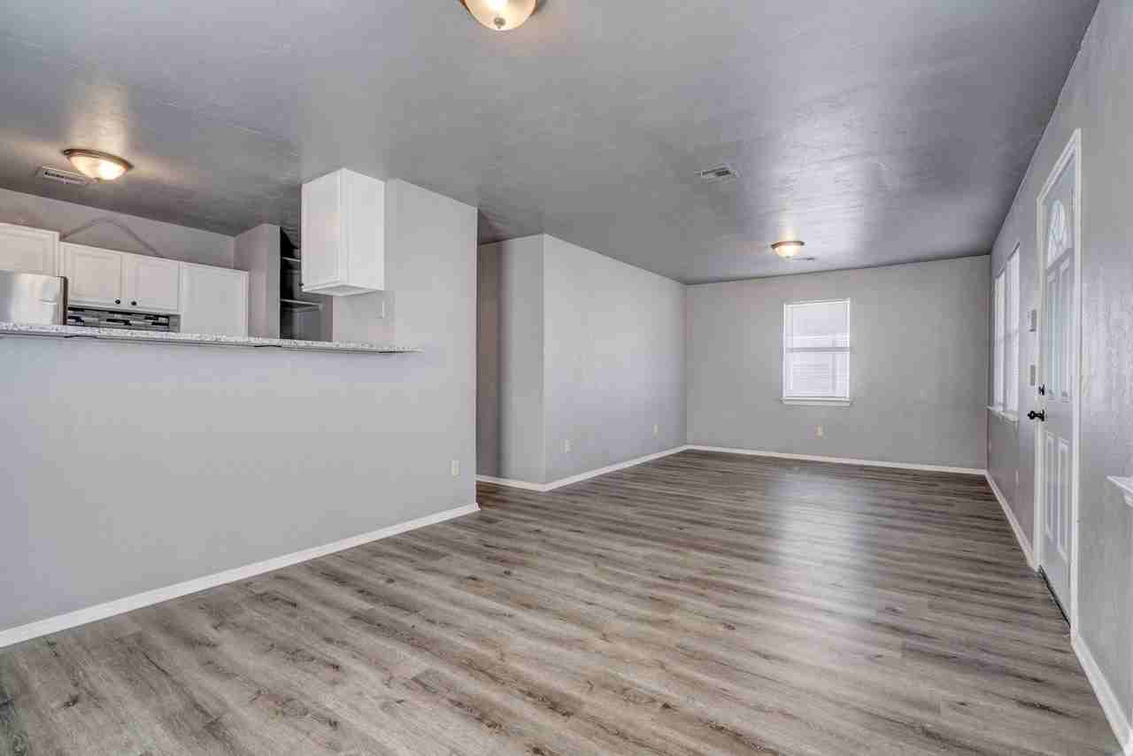 1736 Nw 7th St - Photo 3 of 9