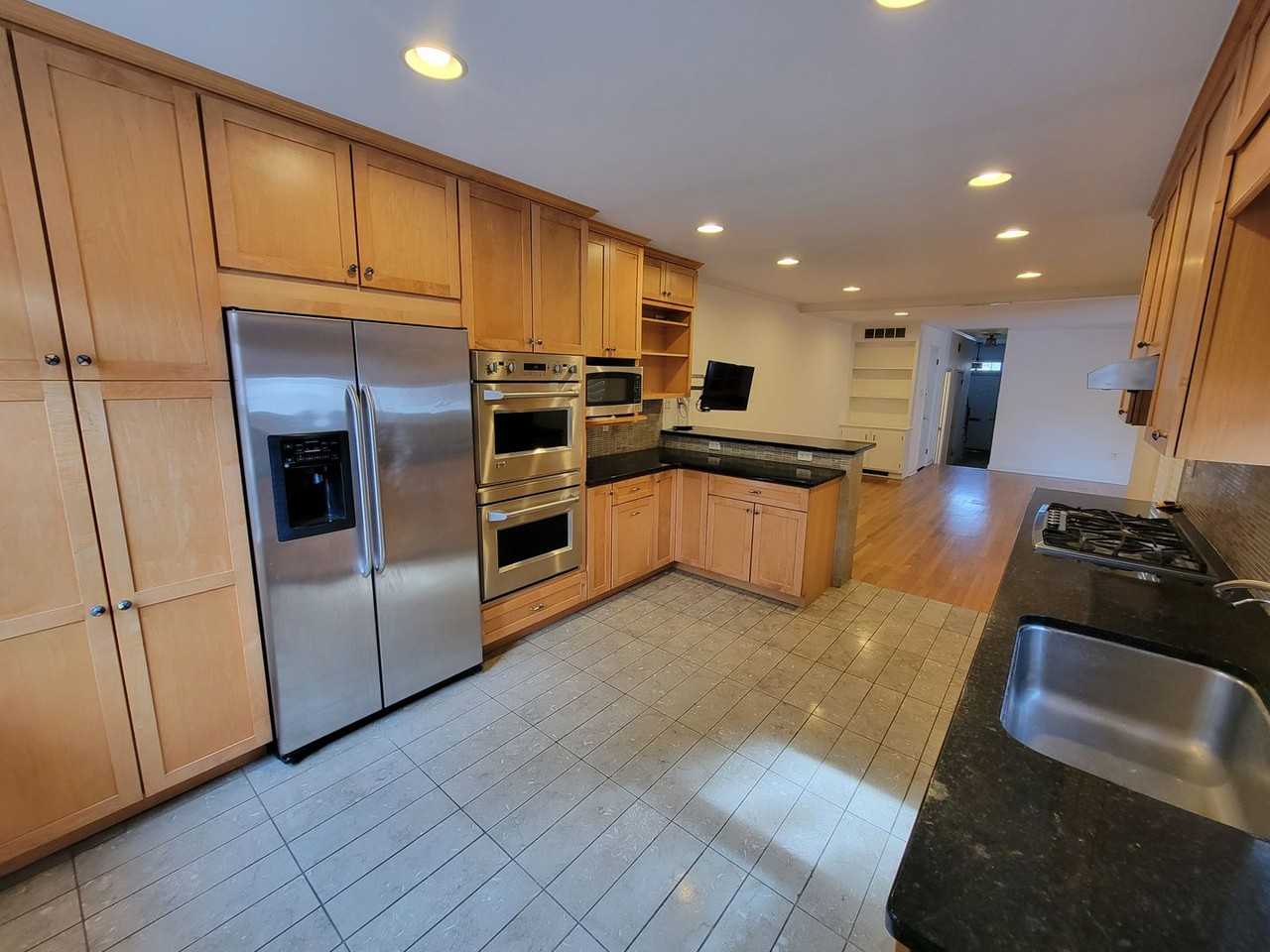 238 E Marion St - Photo 2 of 18