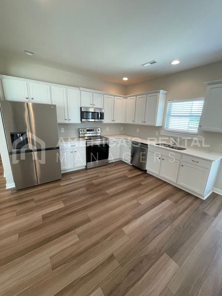 2123 Sullivan Drive Southwest - Photo 7 of 31