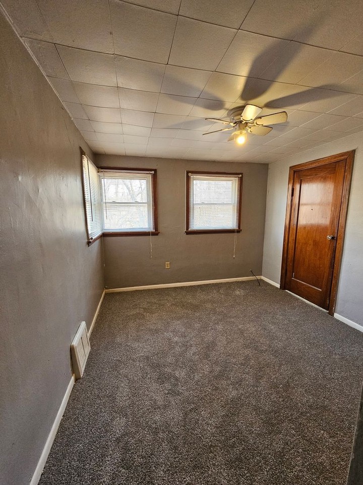 2627 15th Ave - Photo 6 of 11