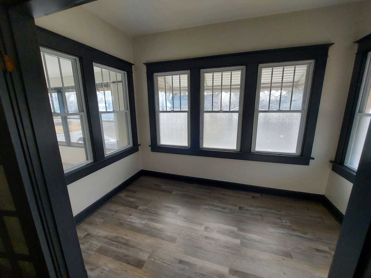 605 S 20th St - Photo 3 of 34