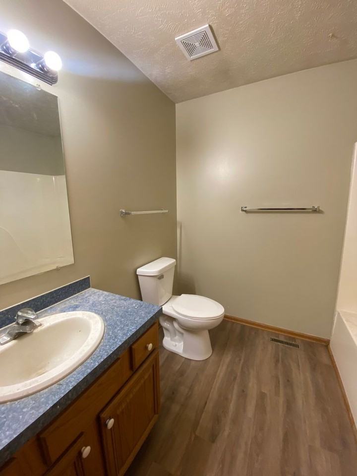 1545 Sw 32nd St - Photo 3 of 11