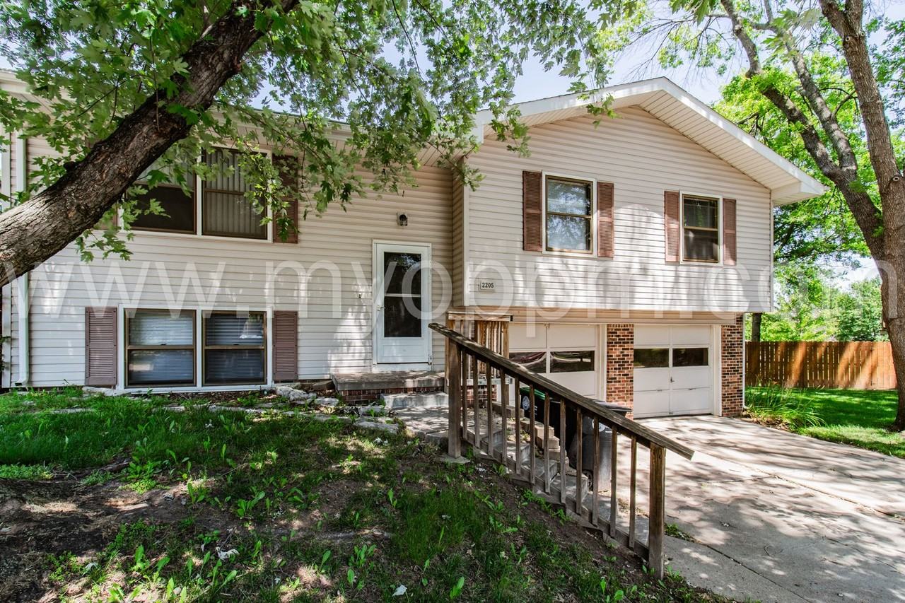 2205 N 125th Avenue Cir - Photo 3 of 30