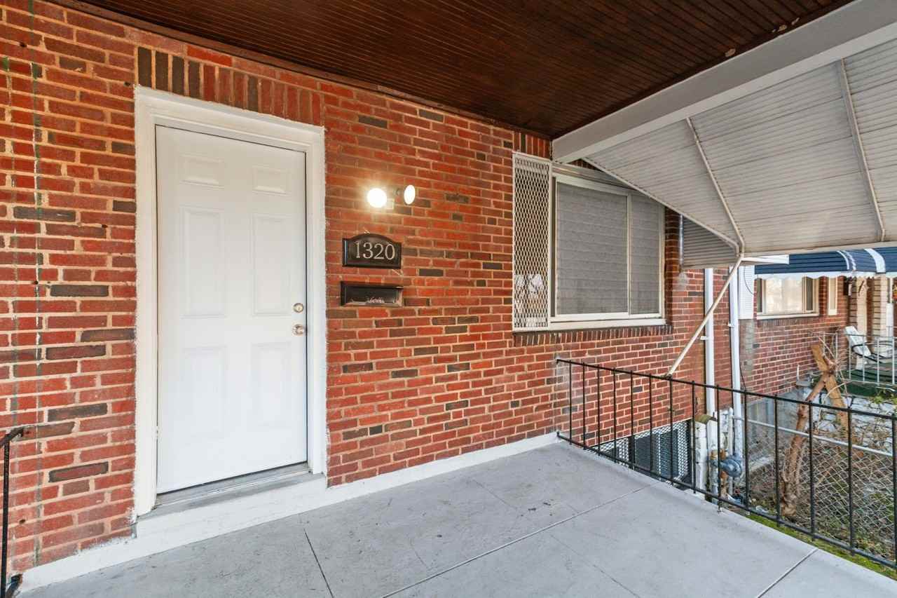 1320 N Linwood Ave - Photo 3 of 23