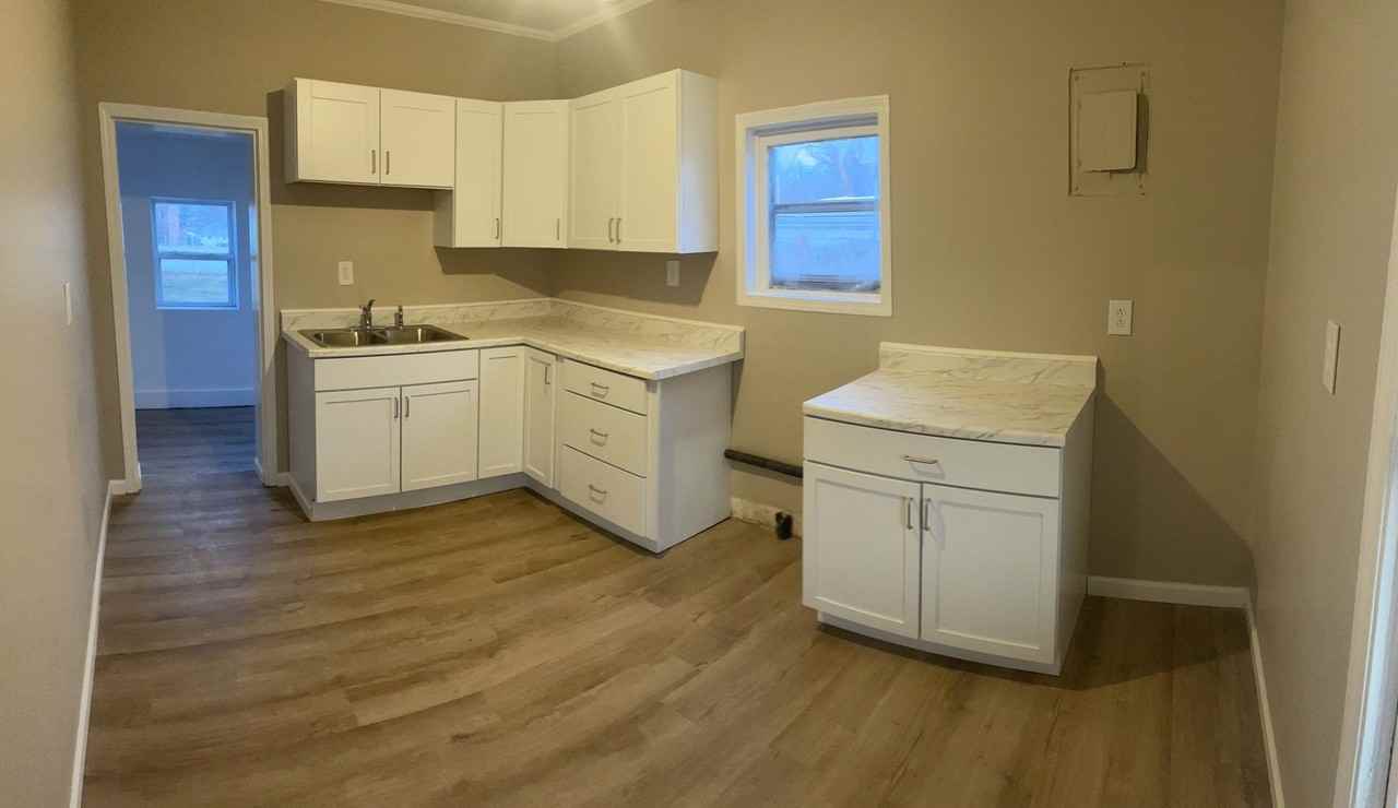 527 W Pearson St - Photo 2 of 42