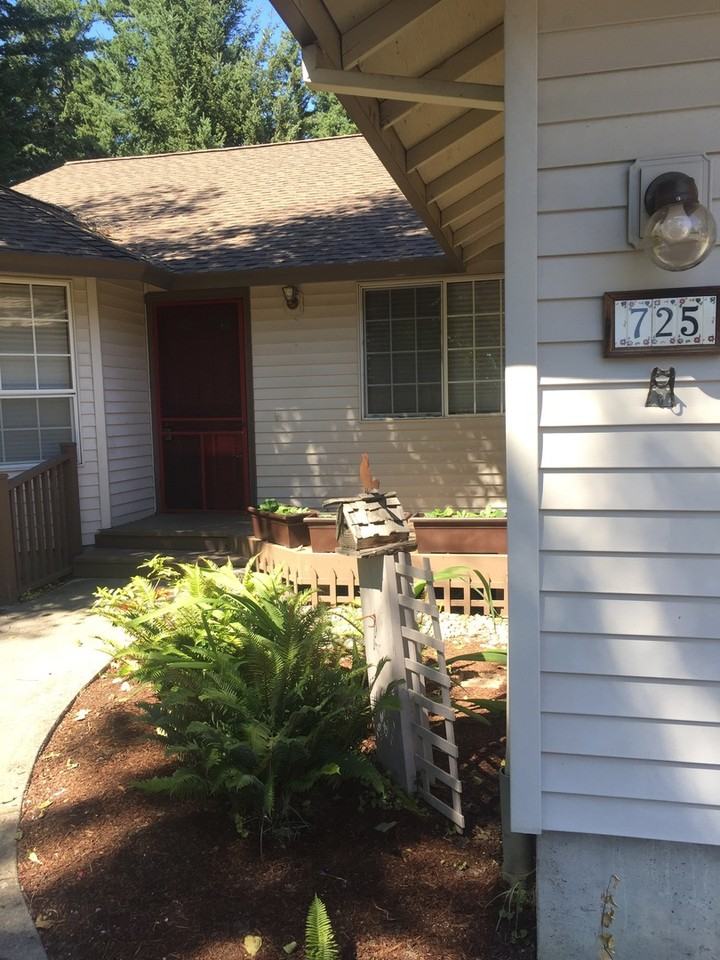 725 Se 33rd St - Photo 2 of 20