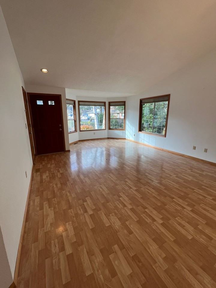 725 Se 33rd St - Photo 6 of 20
