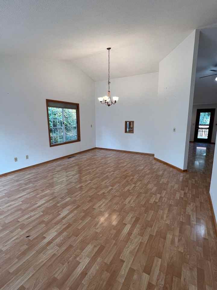 725 Se 33rd St - Photo 7 of 20
