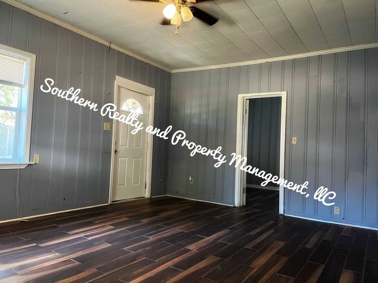 2015 Greenville St - Photo 3 of 9