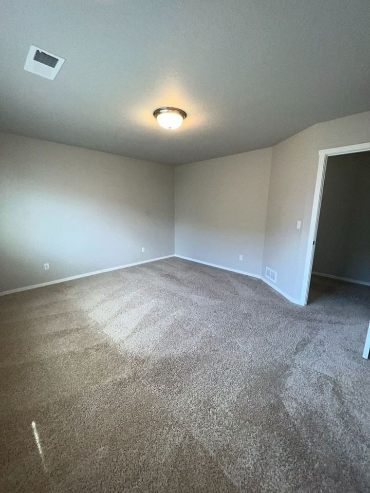 20505 Se Evian Ave - Photo 5 of 16