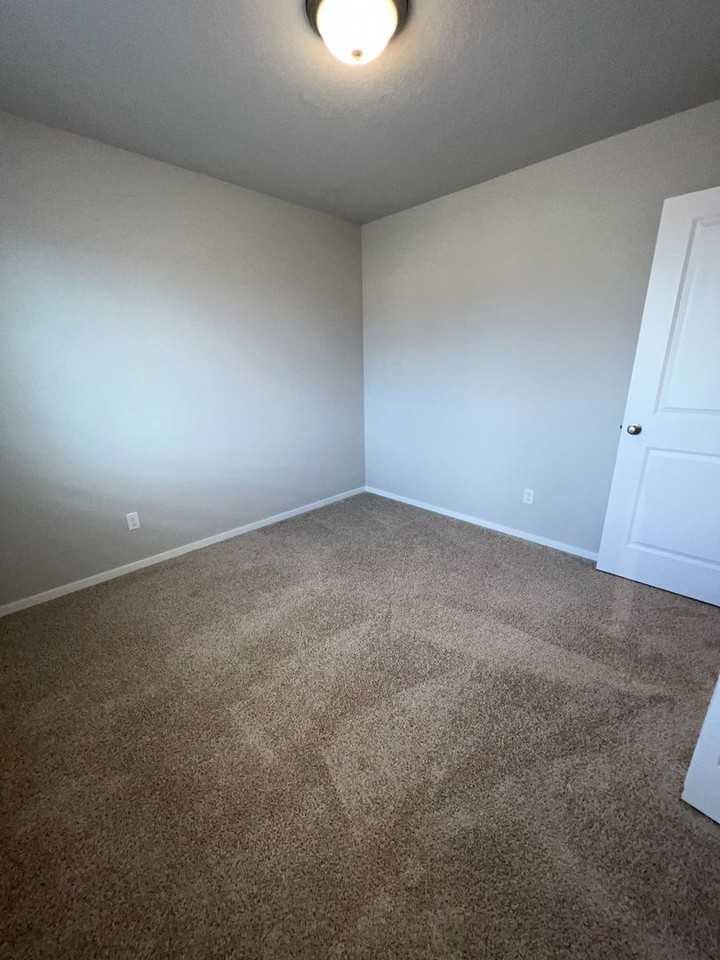 20505 Se Evian Ave - Photo 6 of 16