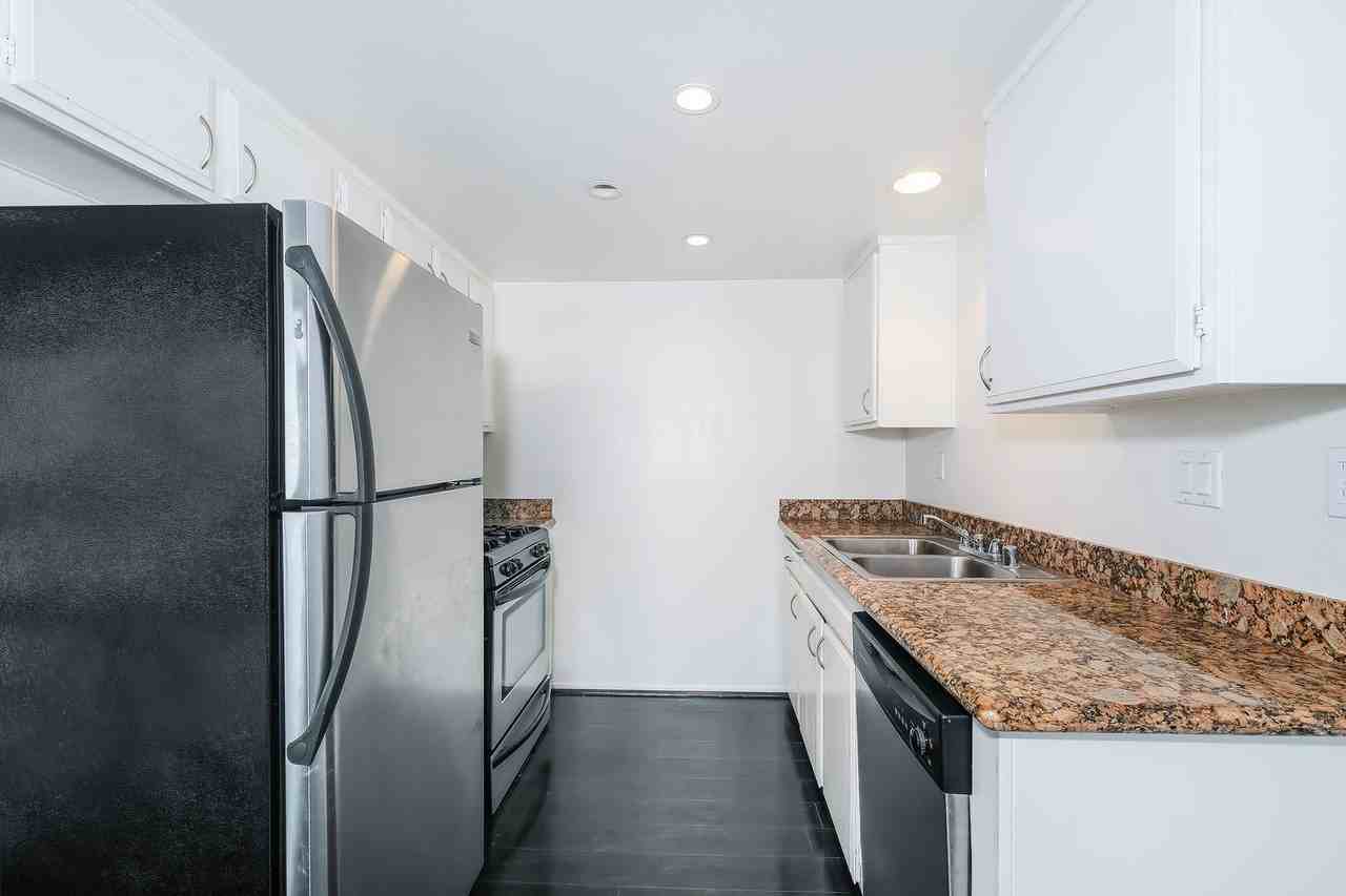 665 W 24th St - Photo 6 of 14