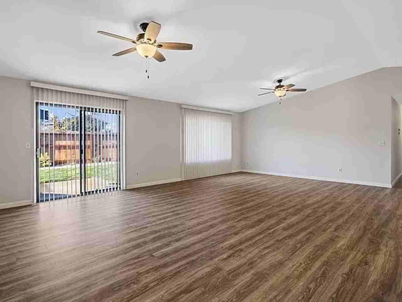 2829 Smoke Tree Cir - Photo 3 of 27