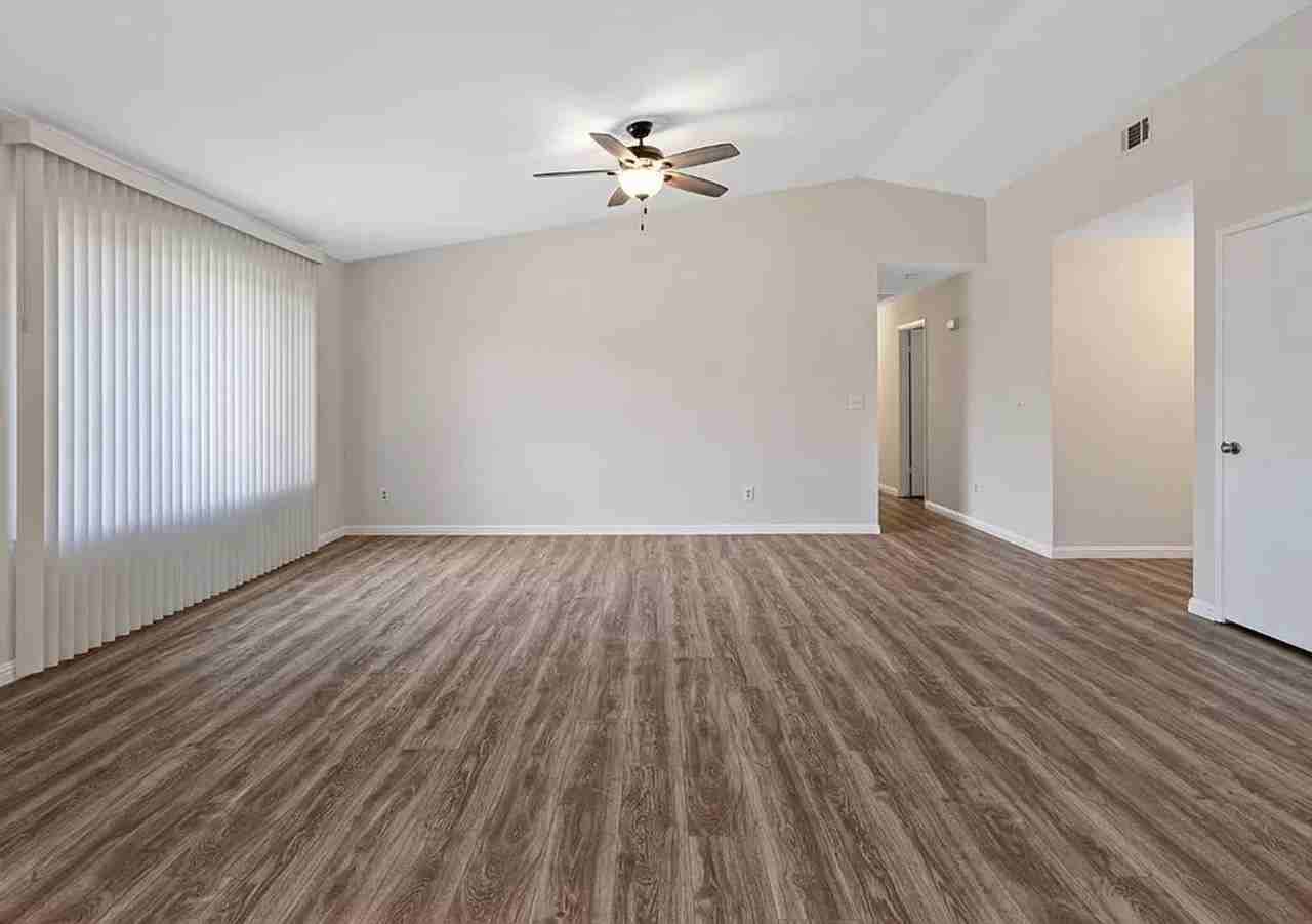 2829 Smoke Tree Cir - Photo 4 of 27