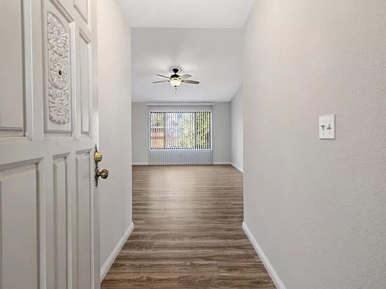 2829 Smoke Tree Cir - Photo 5 of 27