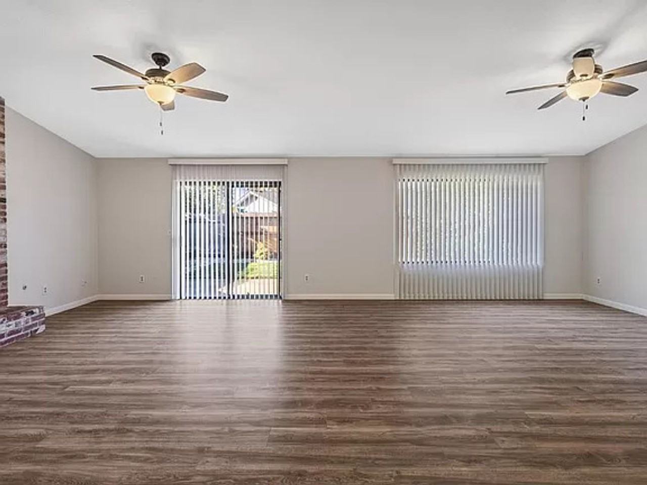 2829 Smoke Tree Cir - Photo 6 of 27