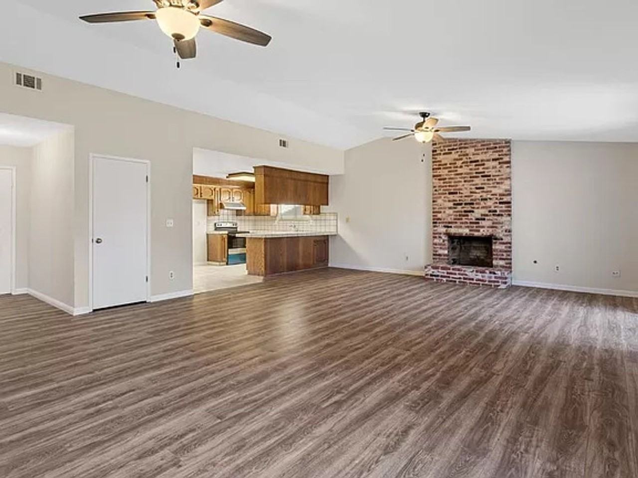 2829 Smoke Tree Cir - Photo 7 of 27