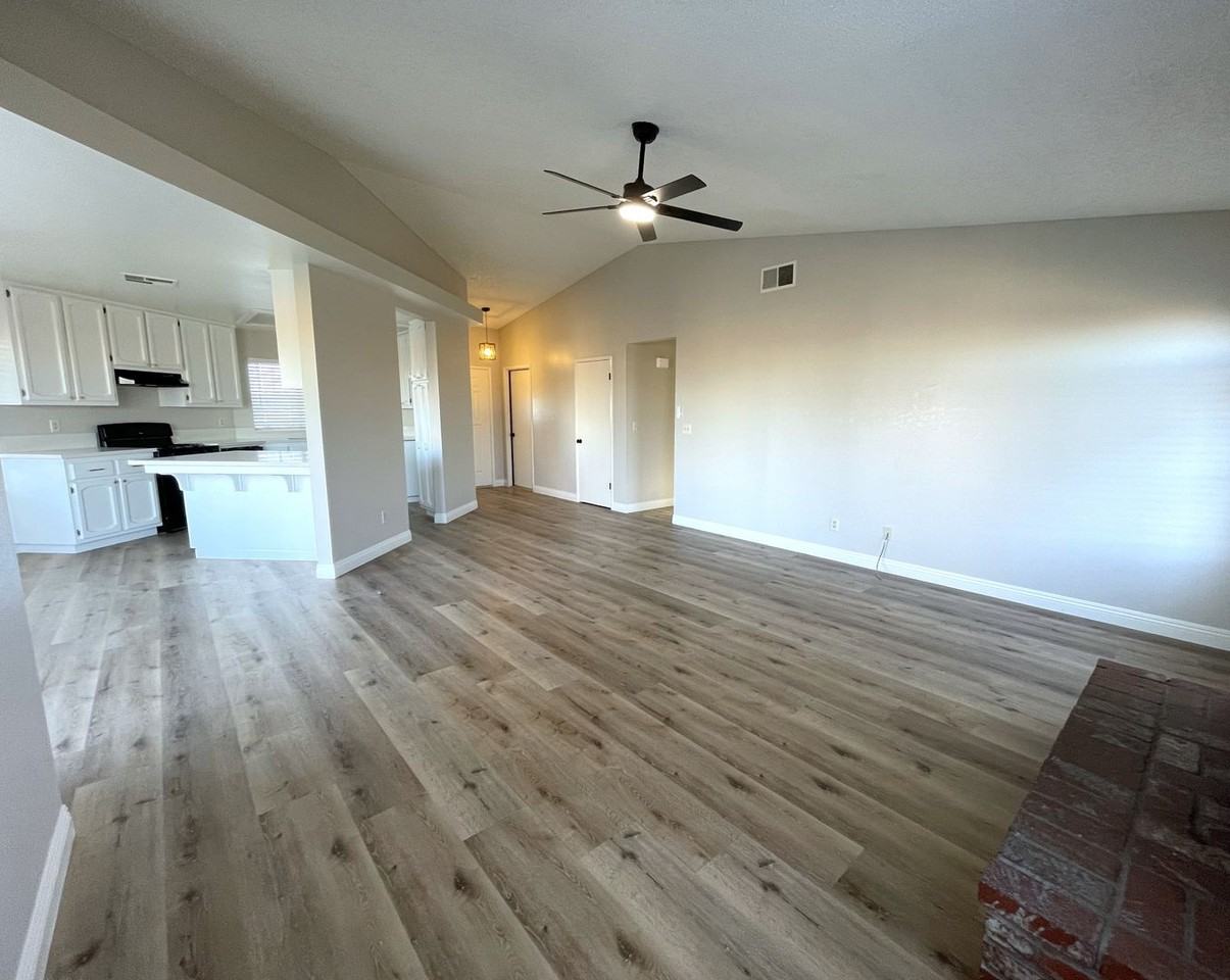 8101 Jacaranda Ave - Photo 2 of 18