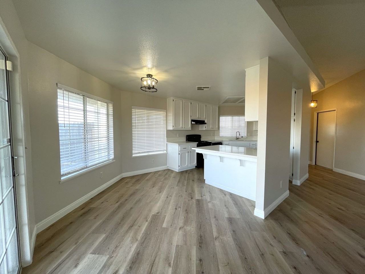8101 Jacaranda Ave - Photo 4 of 18