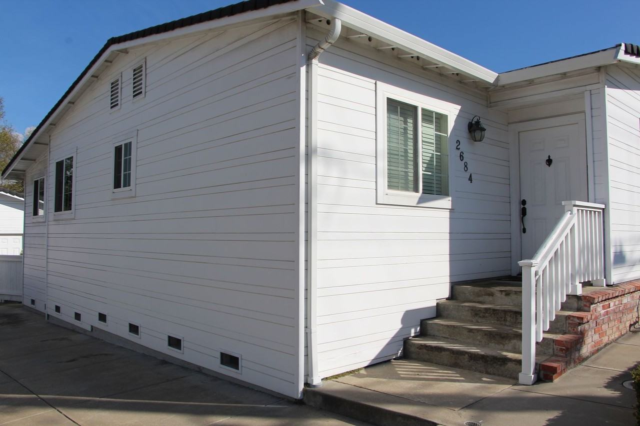 2684 D St - Photo 2 of 8