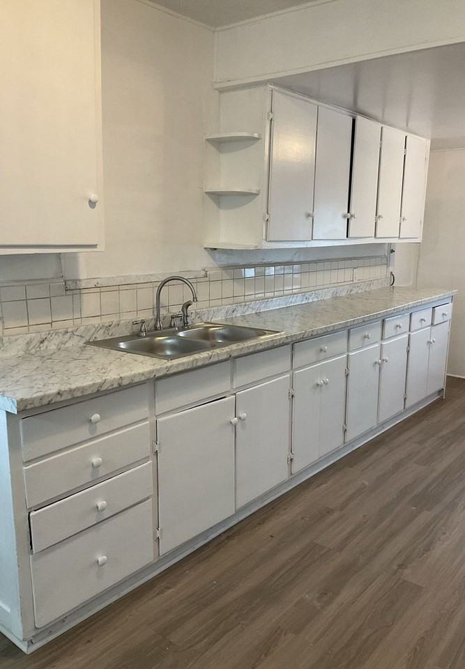 910 W Green Ave - Photo 2 of 19