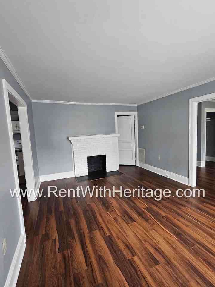8657 Campbellton St - Photo 4 of 32