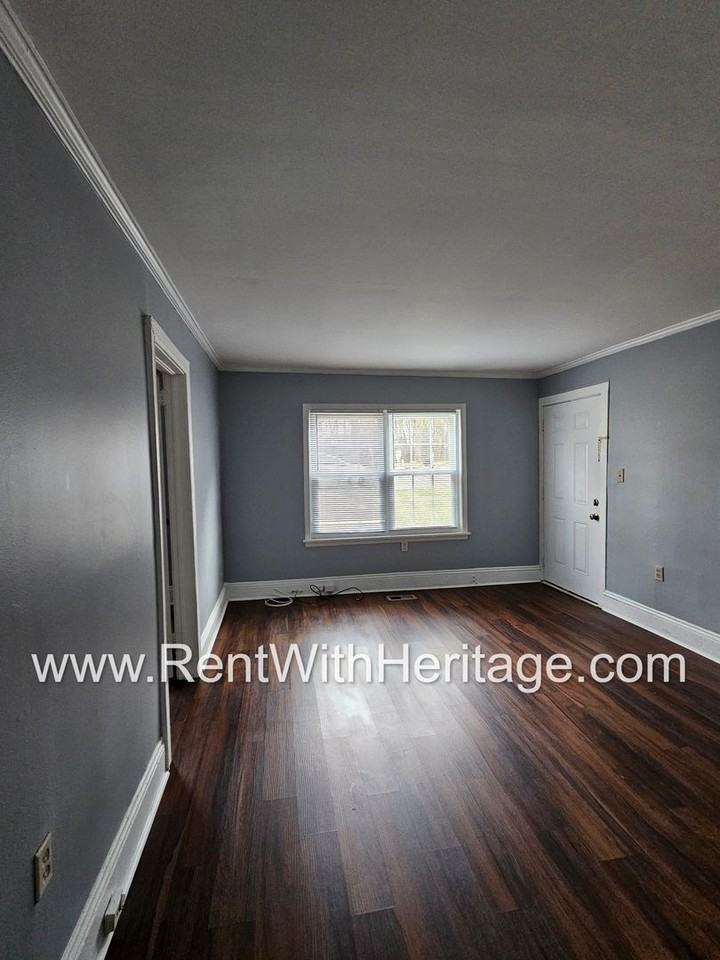 8657 Campbellton St - Photo 7 of 32