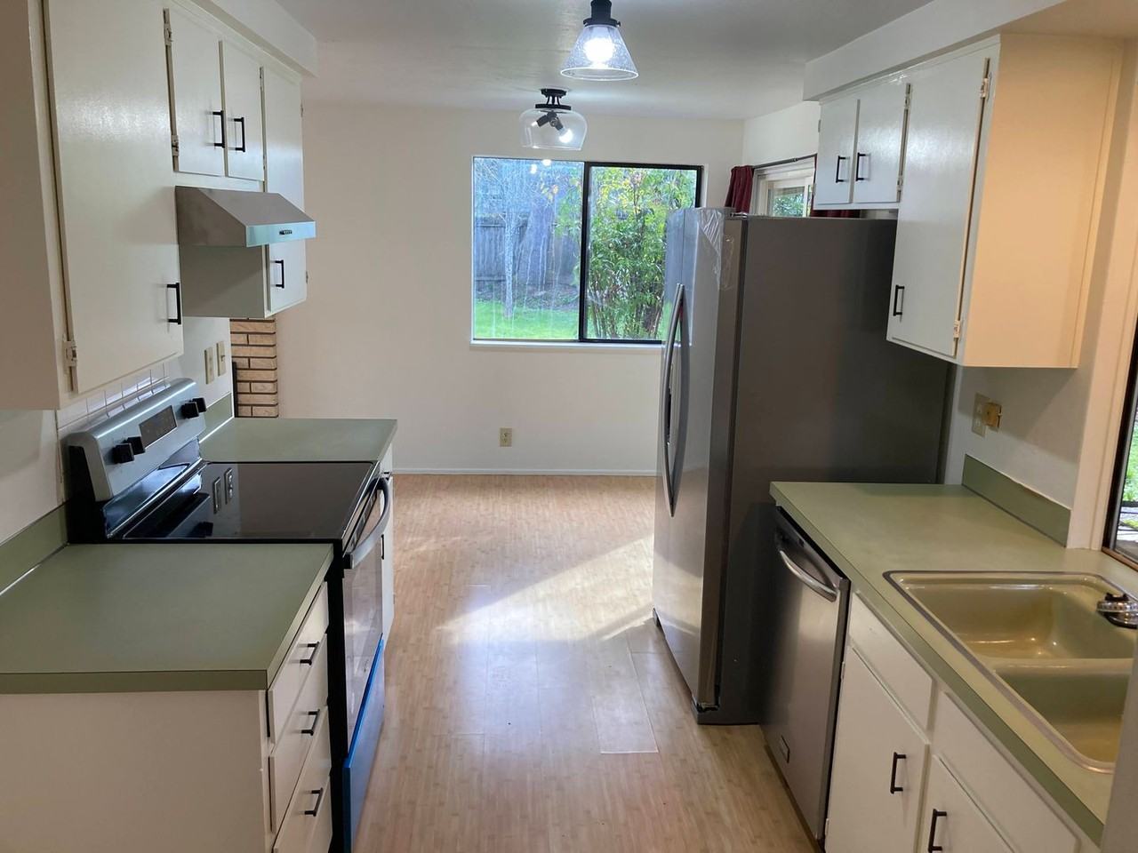 1355 Quaker St - Photo 7 of 22