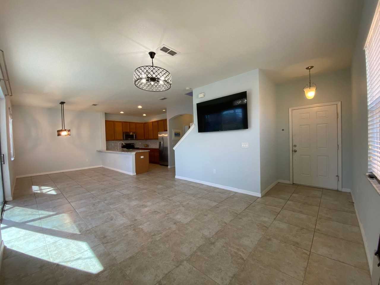 541 Las Fuentes Dr - Photo 3 of 33