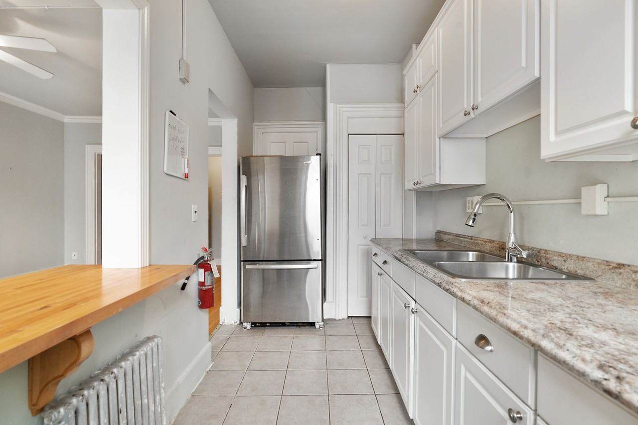 277 Crown Street - Photo 2 of 47