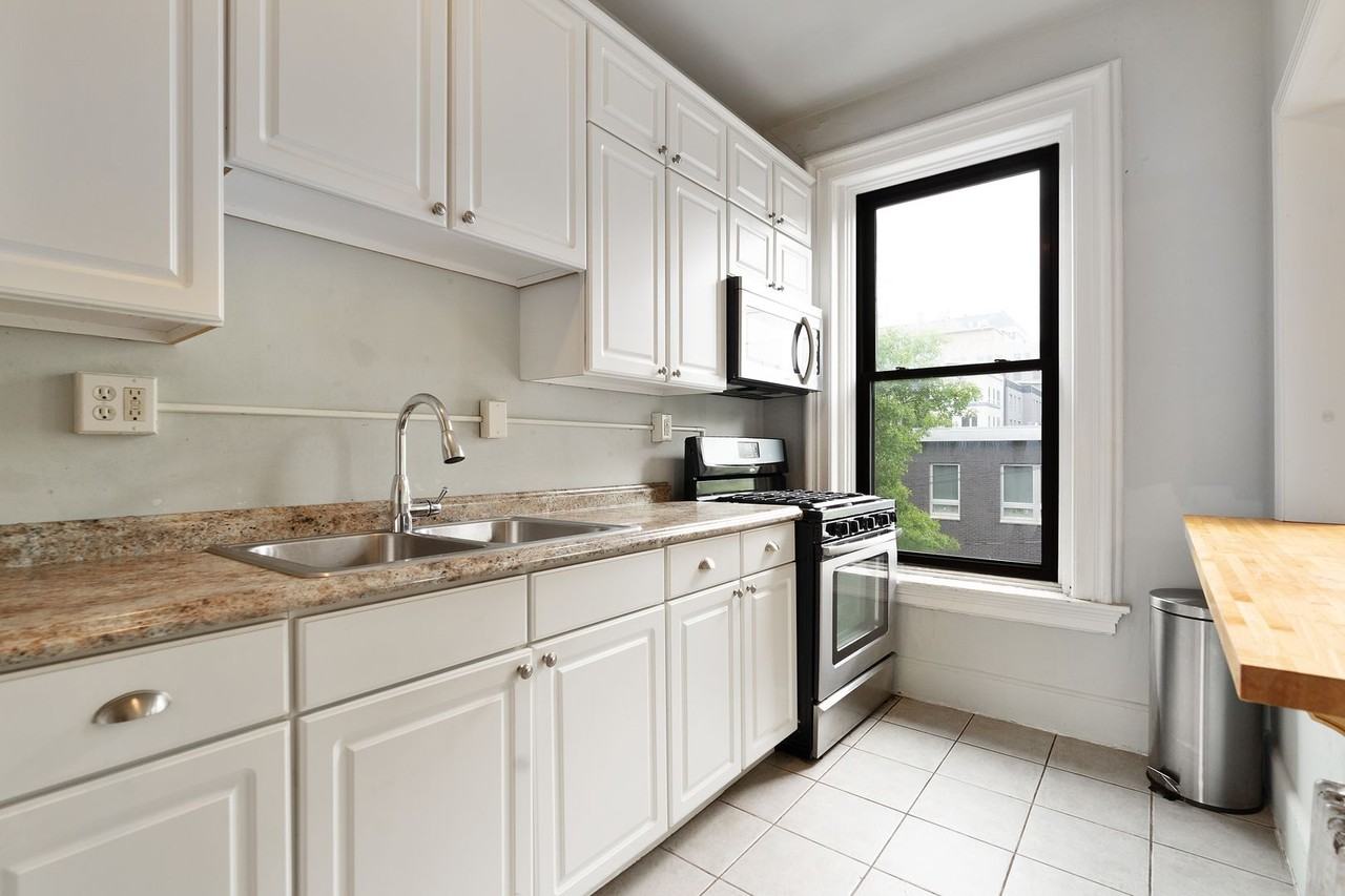 277 Crown Street - Photo 3 of 47