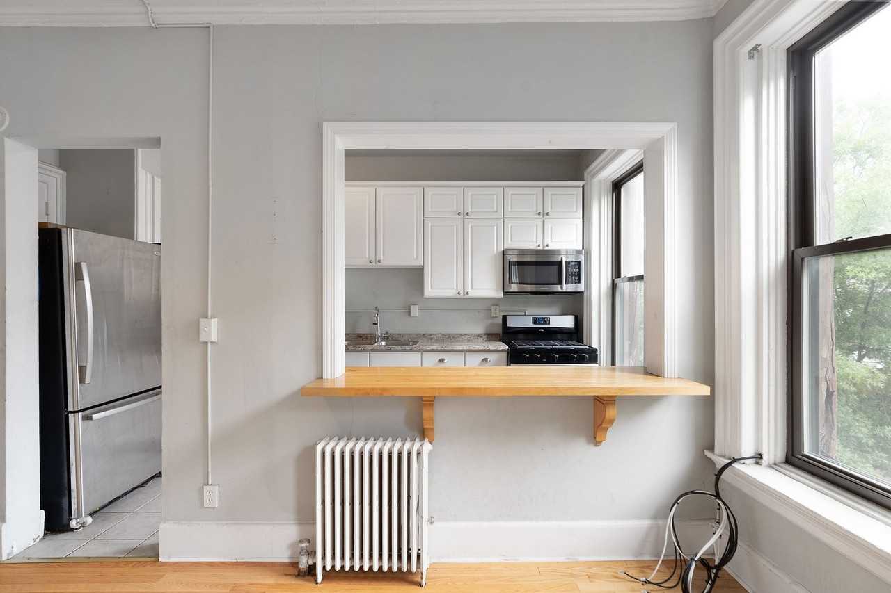 277 Crown Street - Photo 4 of 47