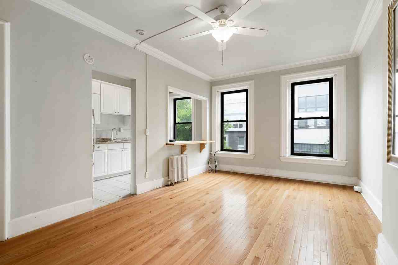 277 Crown Street - Photo 6 of 47