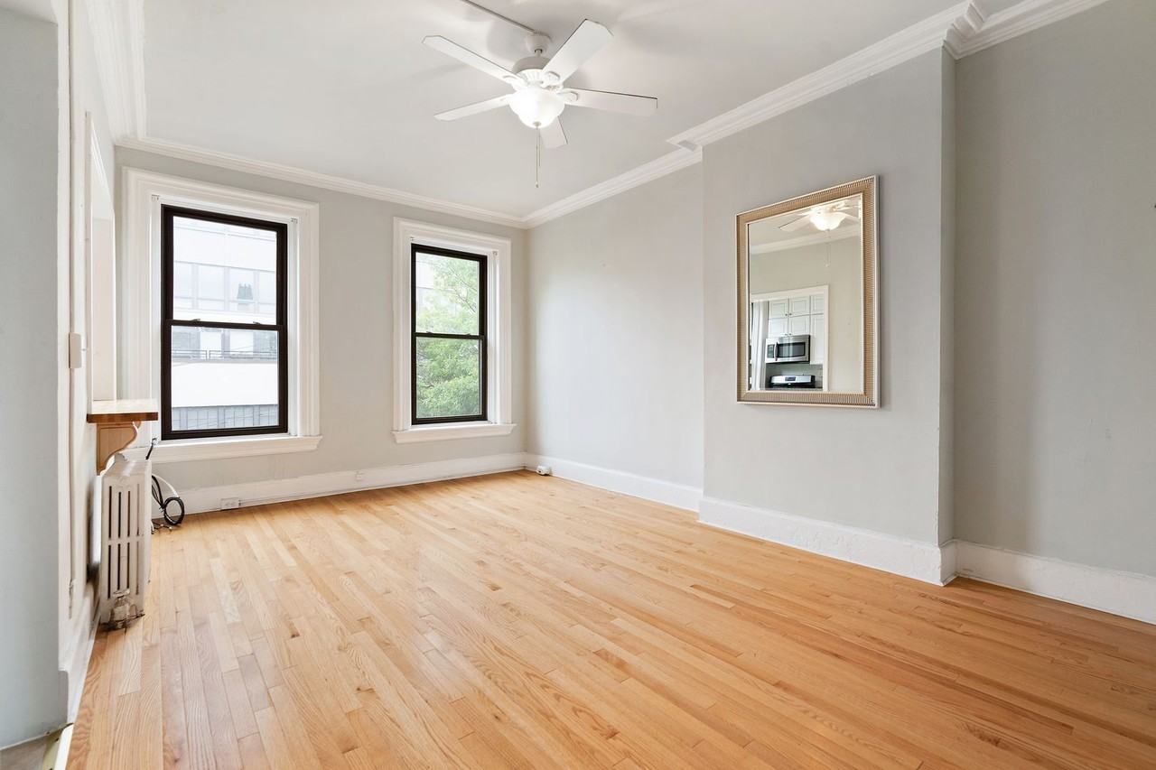 277 Crown Street - Photo 7 of 47