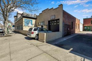 featured image of 43 Howe St