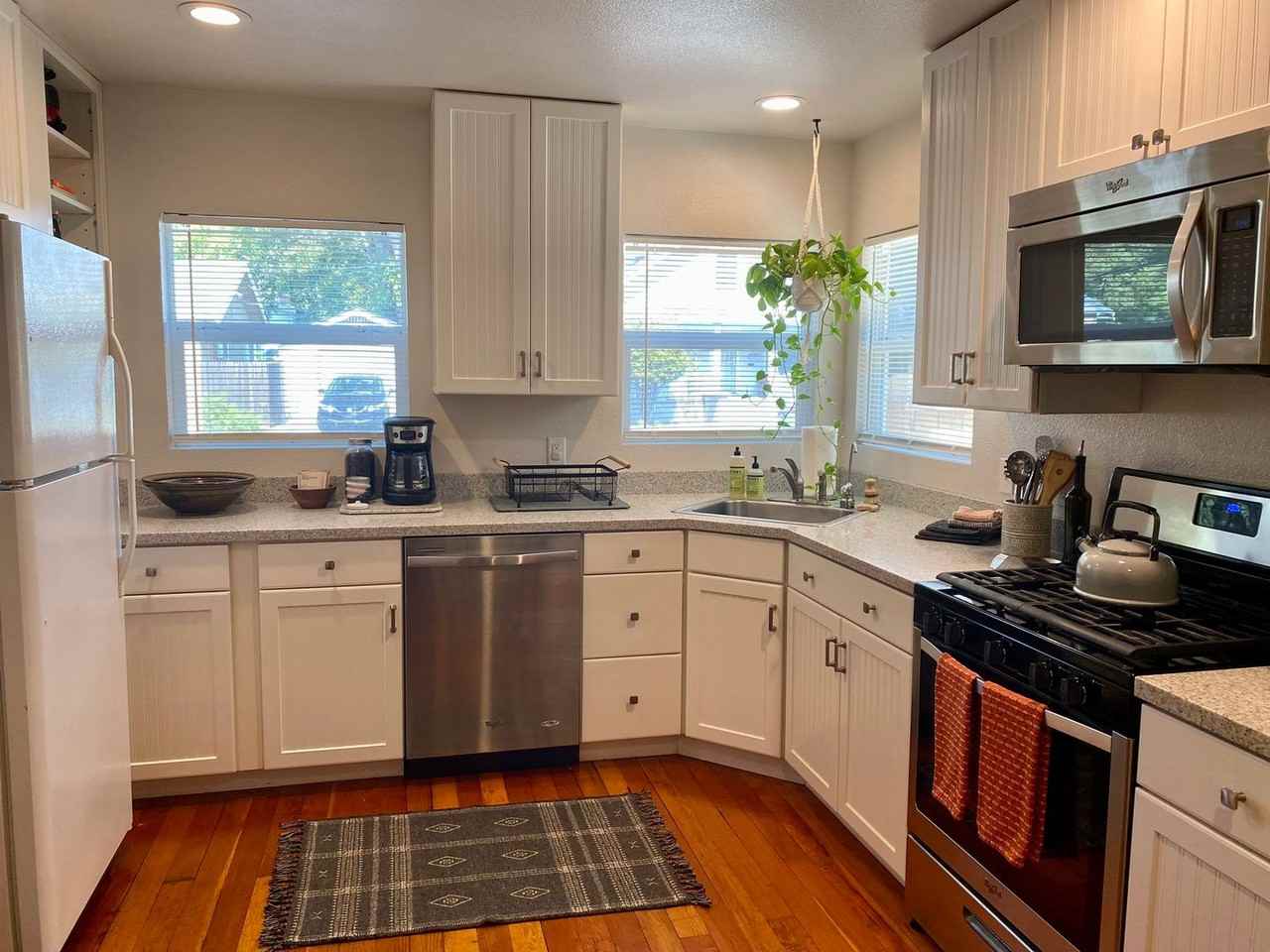 467 E 9th St - Photo 2 of 17