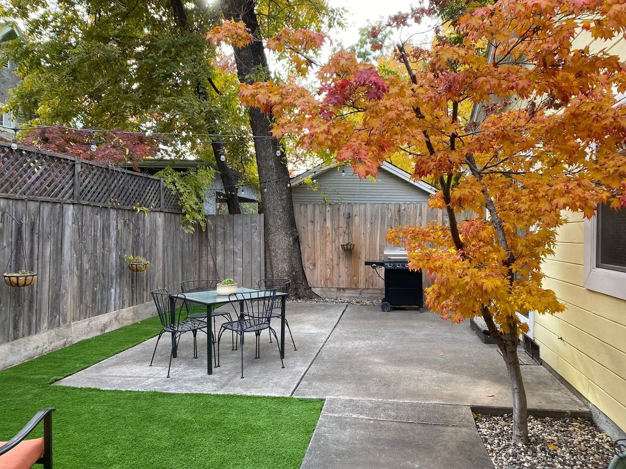 467 E 9th St - Photo 4 of 17