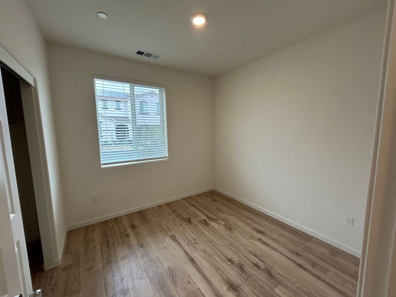 2225 S Vista St - Photo 5 of 39