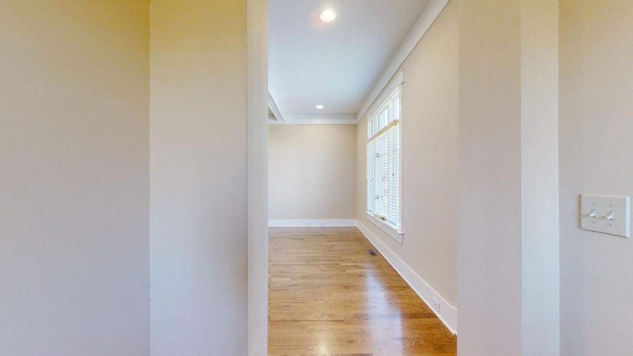 986 Pembroke Pl - Photo 2 of 41