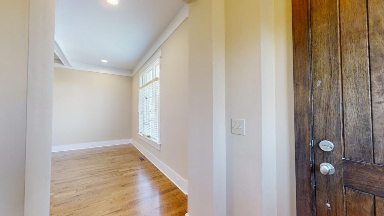 986 Pembroke Pl - Photo 4 of 41