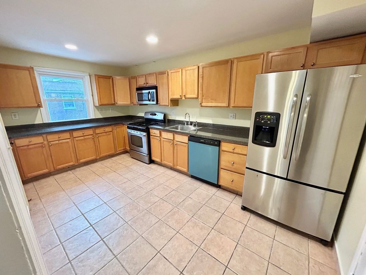 818 Cypress St - Photo 3 of 14