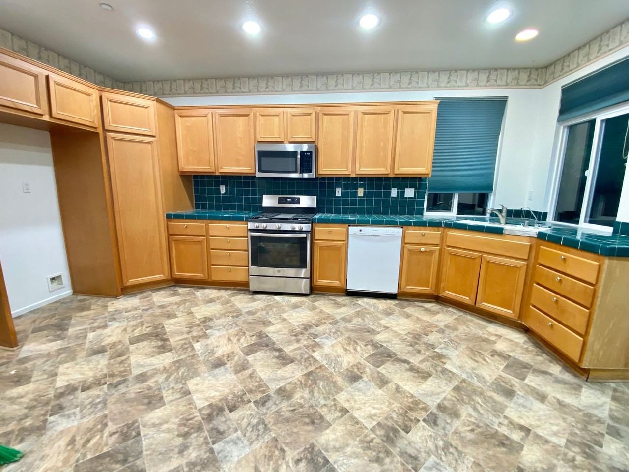 5364 Dresden Ct - Photo 6 of 12