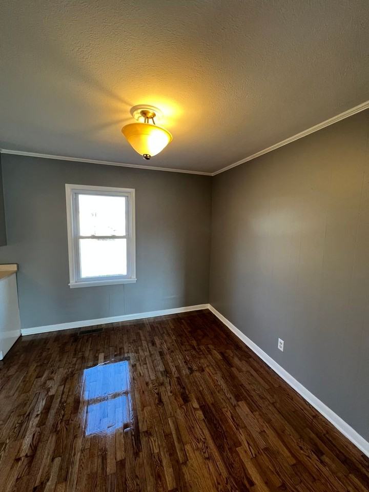 126 Cooper St - Photo 4 of 10