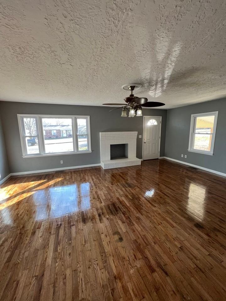 126 Cooper St - Photo 5 of 10