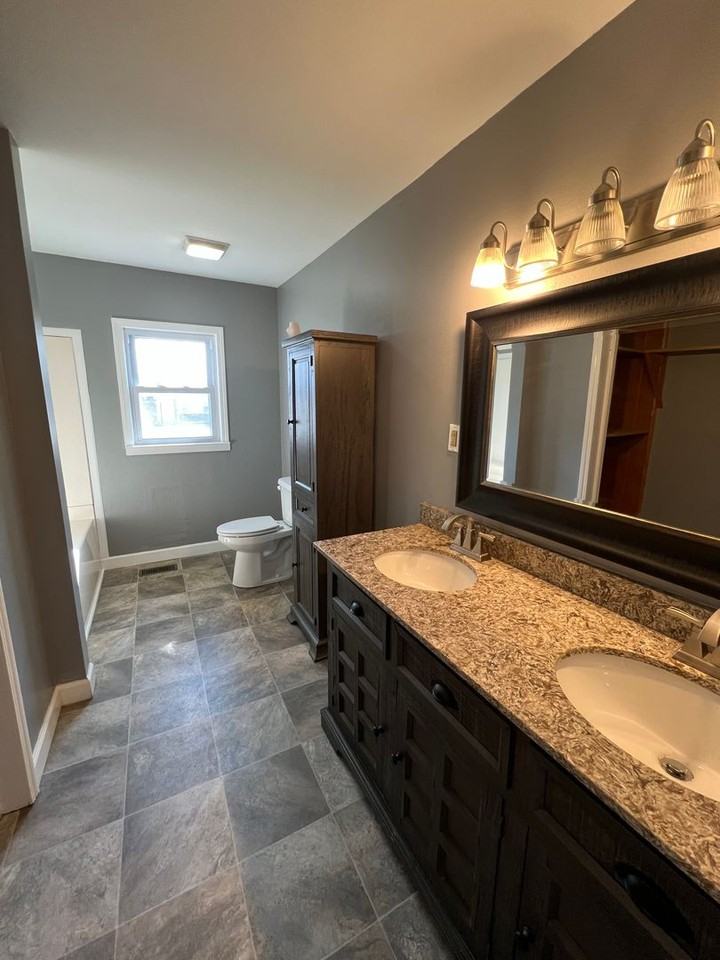 126 Cooper St - Photo 6 of 10