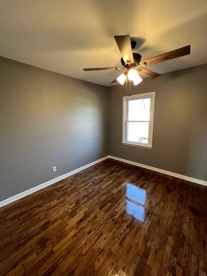 126 Cooper St - Photo 7 of 10