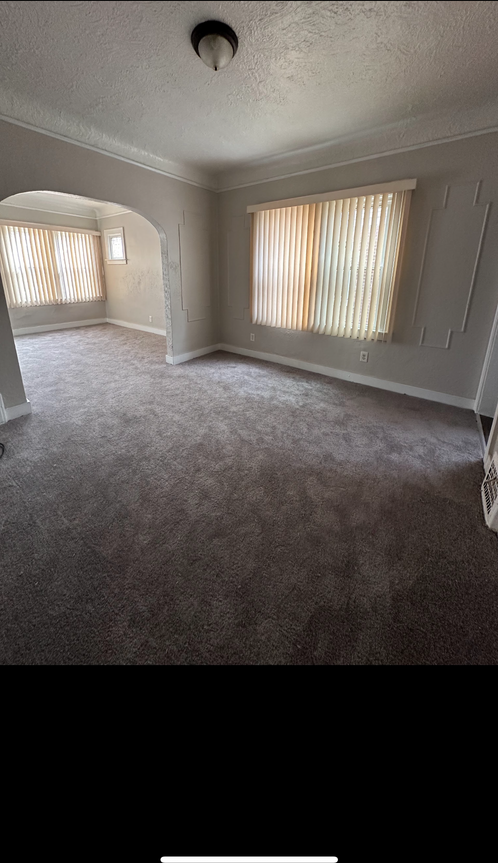 18523 Wexford St - Photo 2 of 33