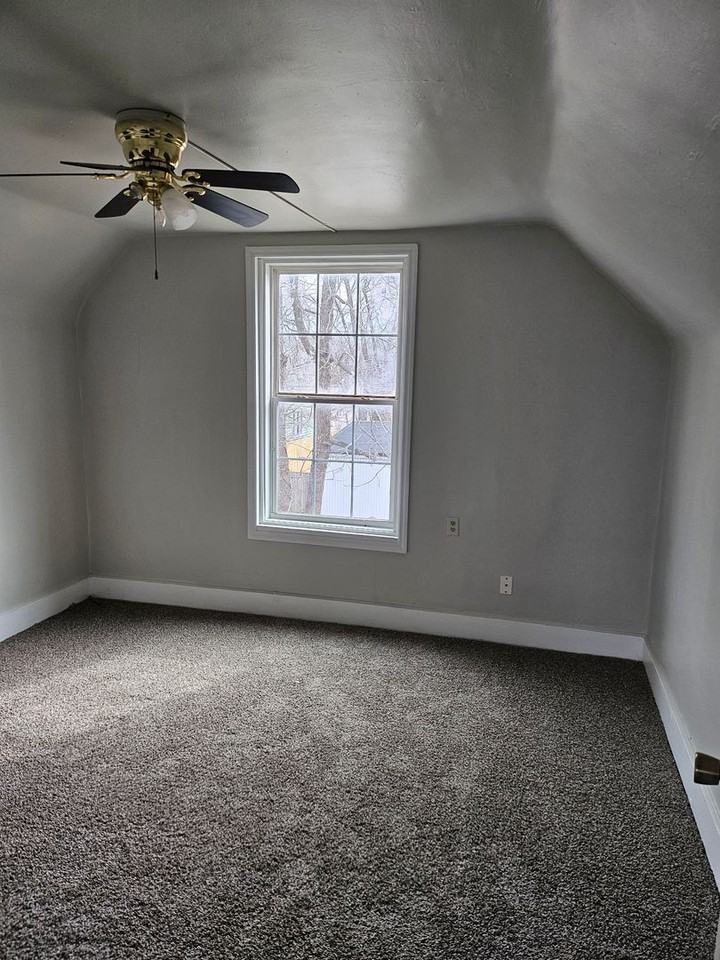 707 E Iowa St - Photo 3 of 10
