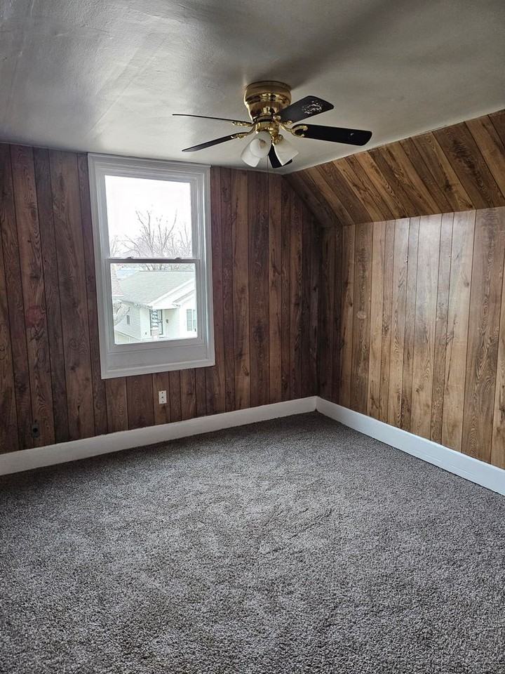 707 E Iowa St - Photo 4 of 10